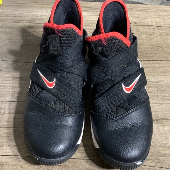 Nike LeBron Soldier XII Shoes - Picture 2 of 7